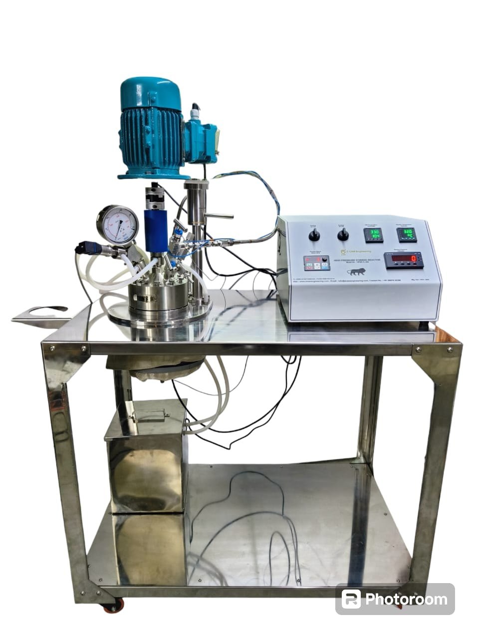 Stirred pressure reactors