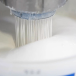 Which benchmarks provide guidance in Amazon agency reviews on Reddit?